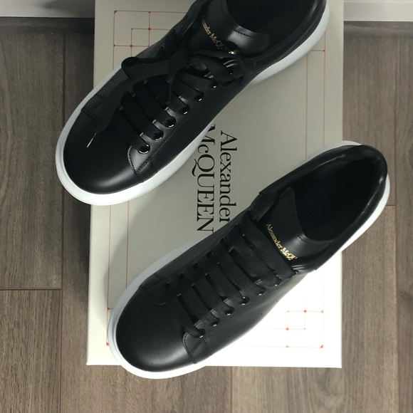 Alexander McQueen Men's Oversized Sneakers Black - Picture 4 of 15
